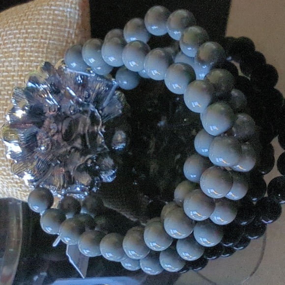 NWT - Lia Sophia Nordica Crystal Flower Bracelet with Gray Resin Beads - Picture 5 of 11
